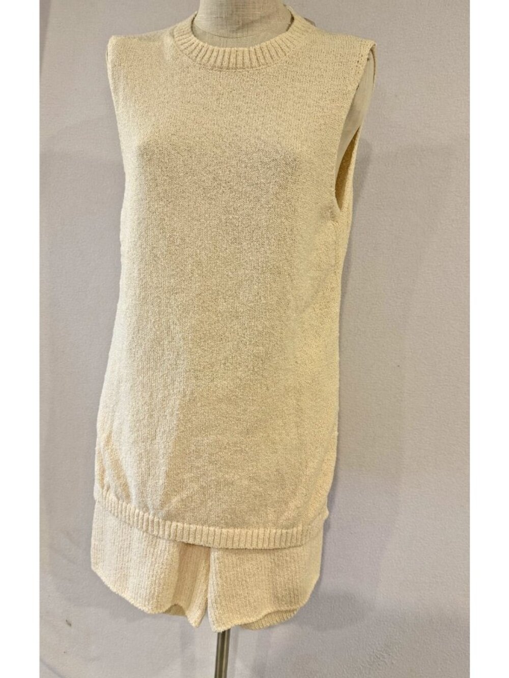 NEW Nenona Womens 2 piece Sleeveless  Tunic Sweater/ Shorts color Ivory Sz S